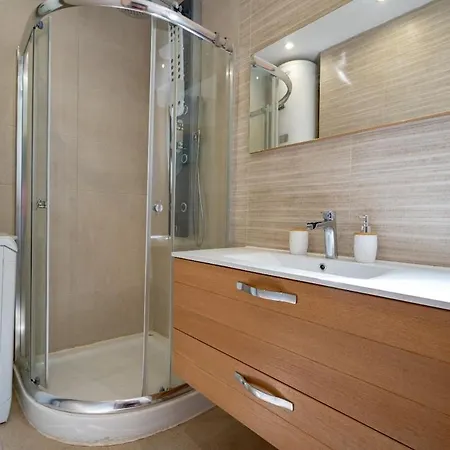 Apartment Breezy Maisonette In Zea For 5 Piraeus